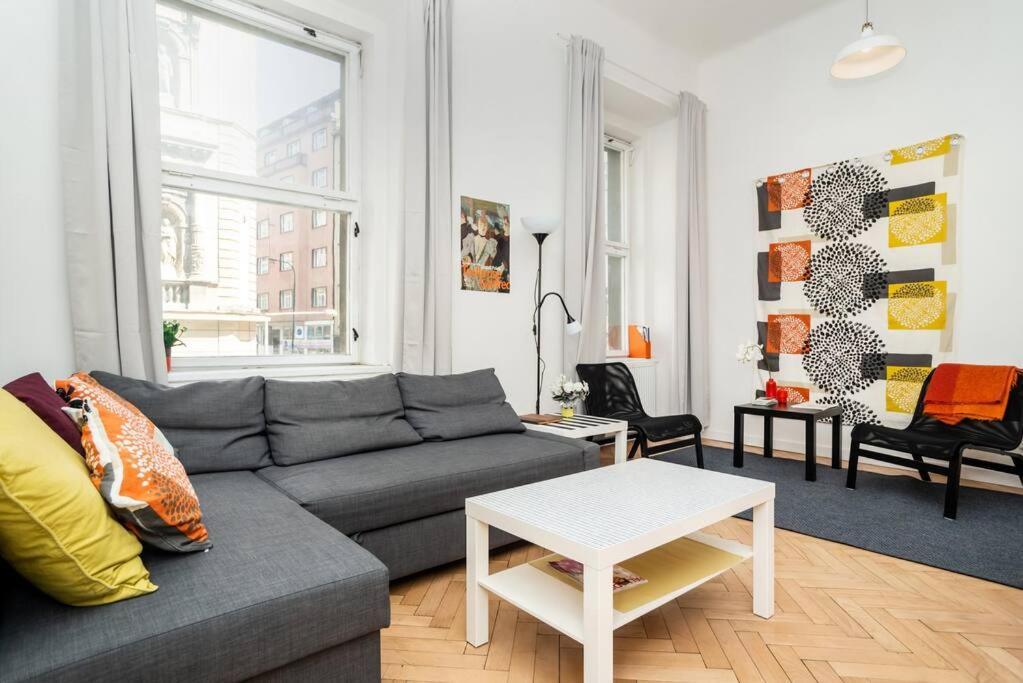 Bright, Spacious Apartment In The Historic Centre Prága Kültér fotó