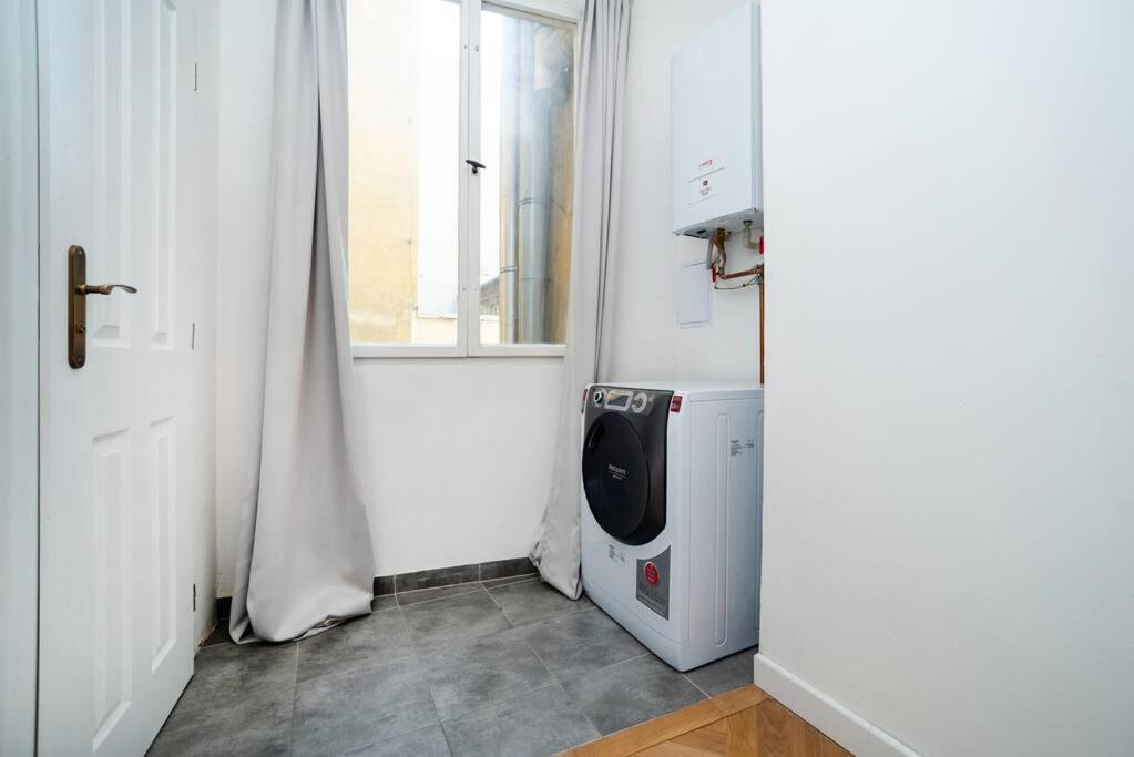 Bright, Spacious Apartment In The Historic Centre Prága Kültér fotó